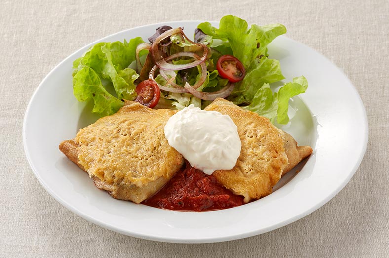 Chicken and mushroom crepe, salad